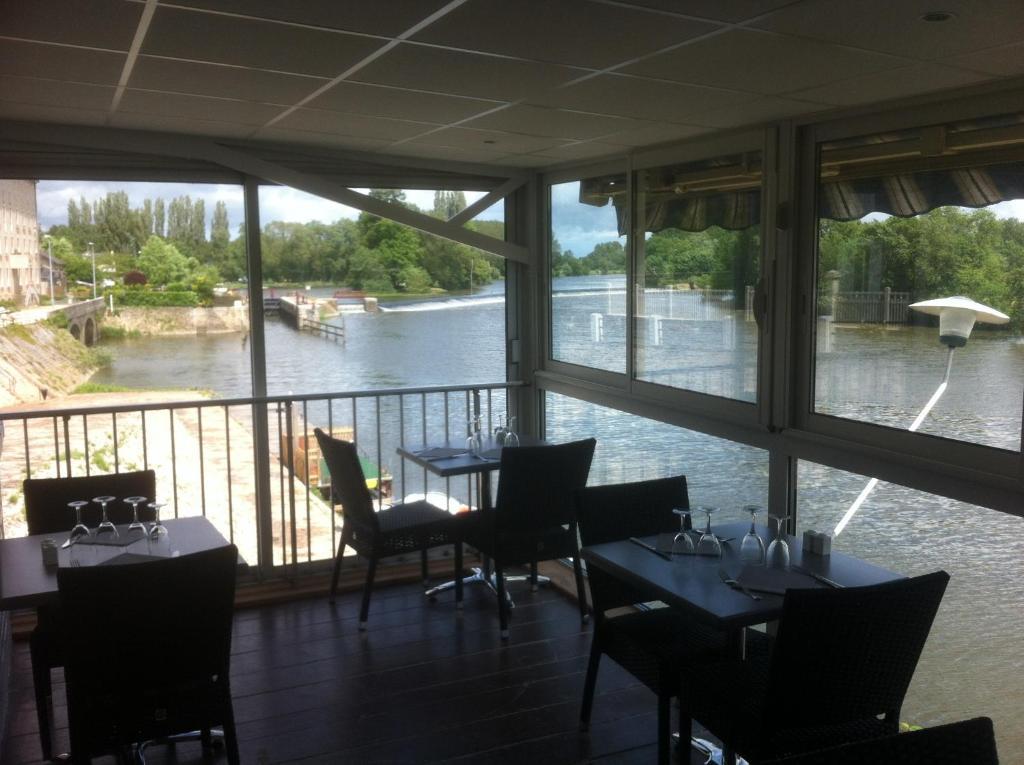 Les Ondines Hotel Les Hauts-d'Anjou Екстериор снимка