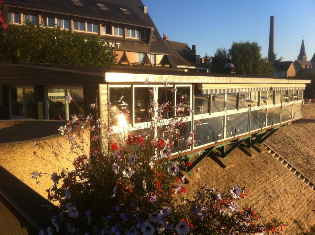 Les Ondines Hotel Les Hauts-d'Anjou Екстериор снимка