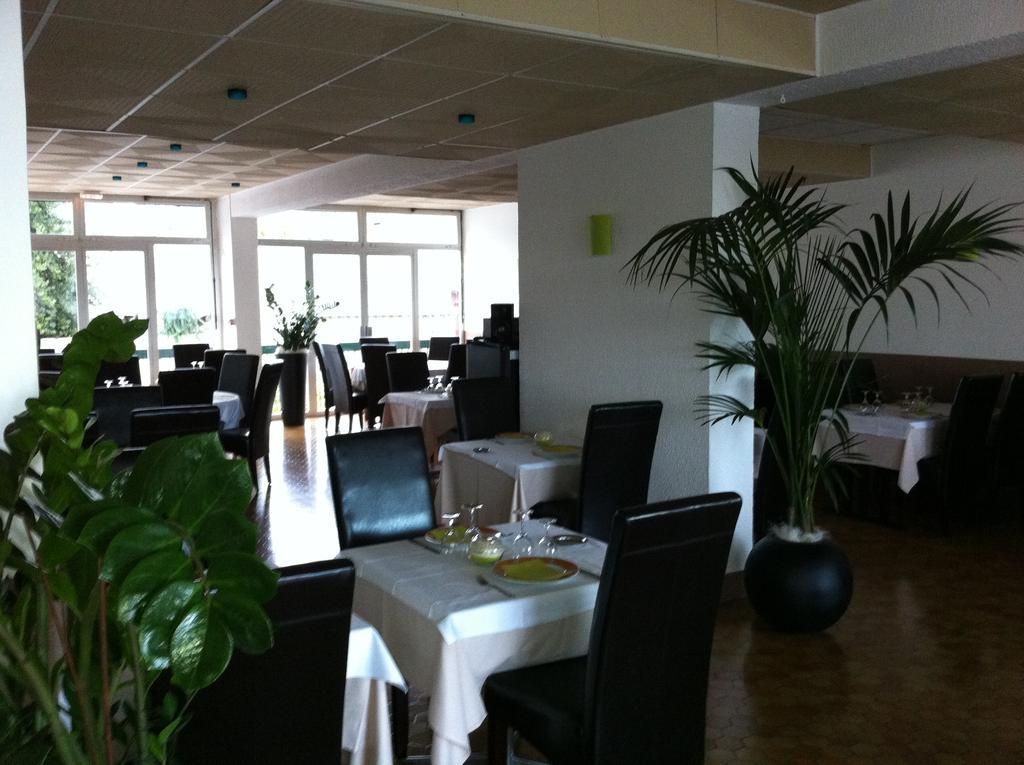 Les Ondines Hotel Les Hauts-d'Anjou Екстериор снимка